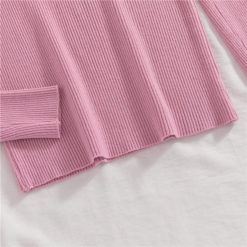 Comfortabele gebreide dames coltrui, lange mouwen. Effen voor herfstmode.