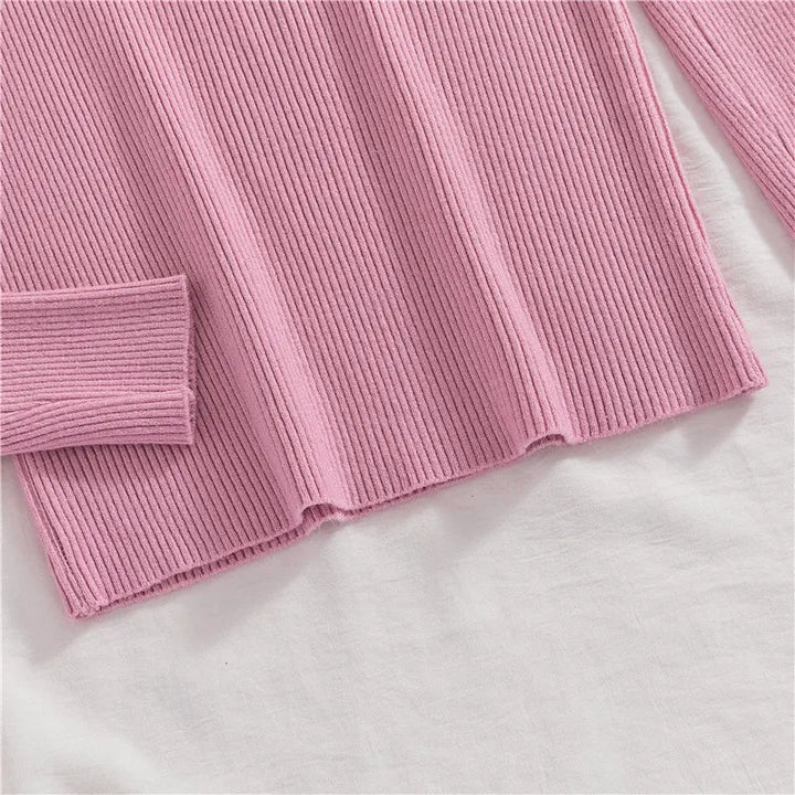 Comfortabele gebreide dames coltrui, lange mouwen. Effen voor herfstmode.