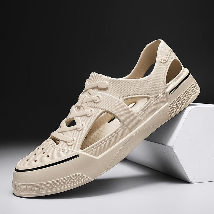 Lichtgewicht slip-on waterschoenen, sneakerstijl, bieden comfort en grip voor alle watersporten.