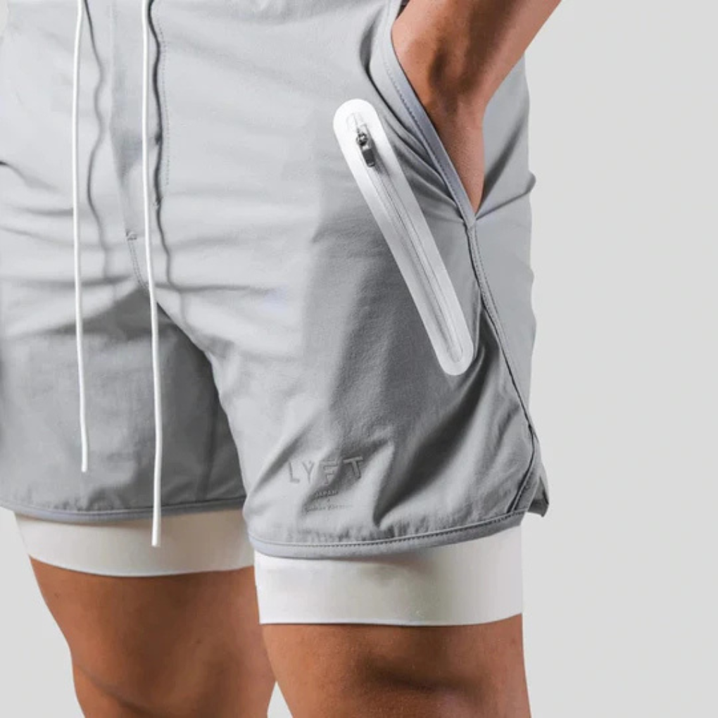 Detail van de elastische tailleband en handige zakken van de heren 2-in-1 sportbroek.