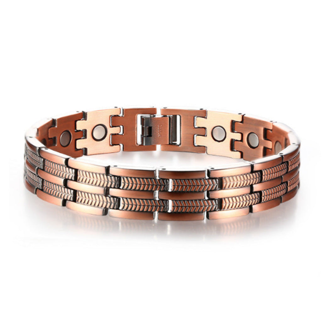Chic en eenvoudig: een prachtige damesarmband van vintage messing. Elegant, retro en een tijdloos sieraad.