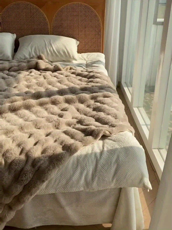 Zacht aanvoelende fleece deken, warm en knus, de perfecte aanvulling op uw huisdecoratie.
