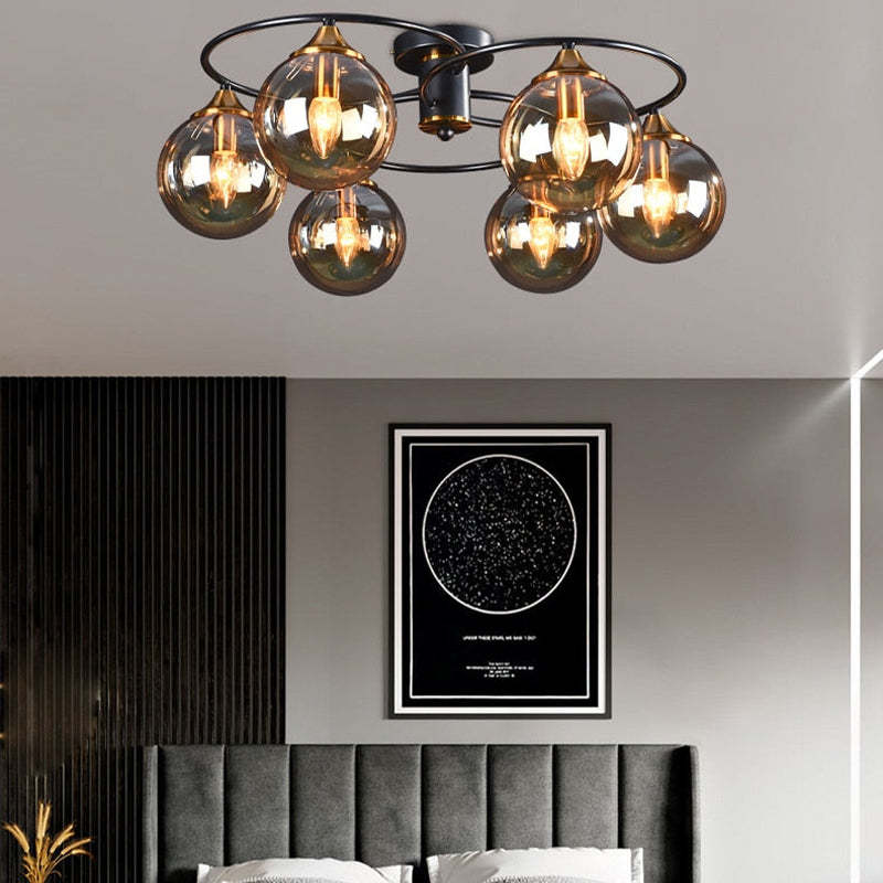 Elegante klassieke LED plafondlamp LumiAura met amberkleur, geschikt voor diverse ruimtes.