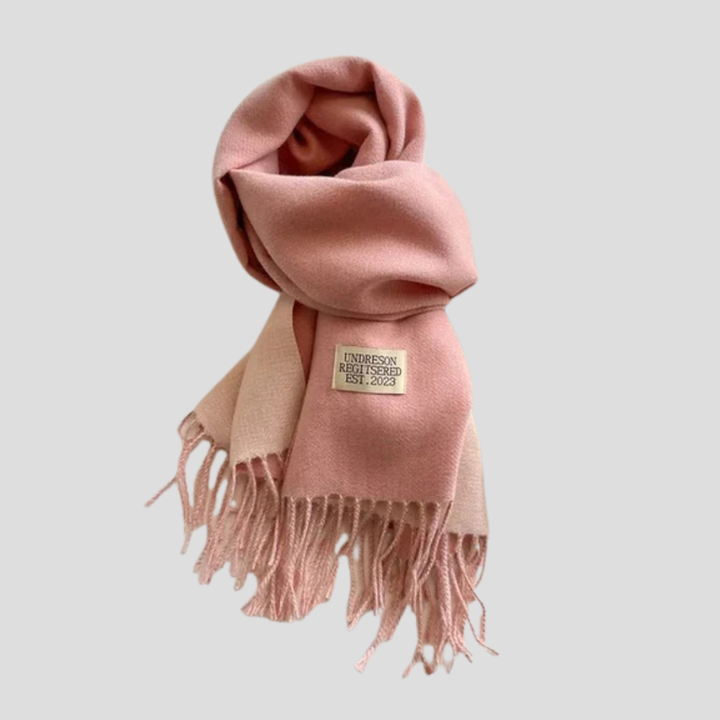 Klassieke wollen sjaal, unisex, perfect voor winterse warmte en tijdloze stijl.