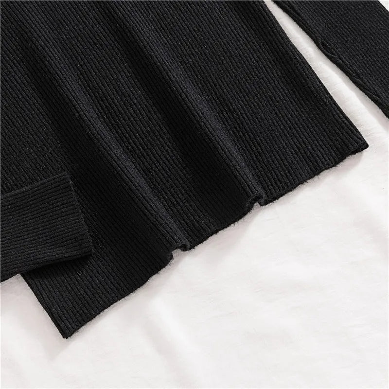 Effen gebreide coltrui voor dames. Lange mouwen, comfortabel en stijlvol voor winterkleding.