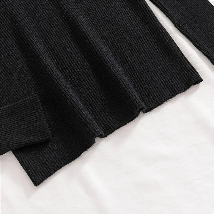 Effen gebreide coltrui voor dames. Lange mouwen, comfortabel en stijlvol voor winterkleding.