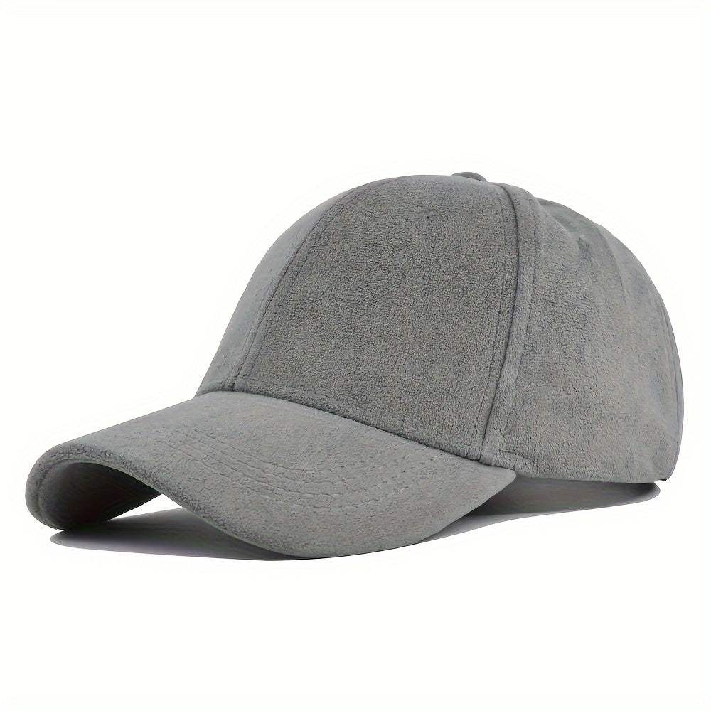 Modebewuste persoon draagt een tijdloze suède pet, perfect voor een verfijnde look.