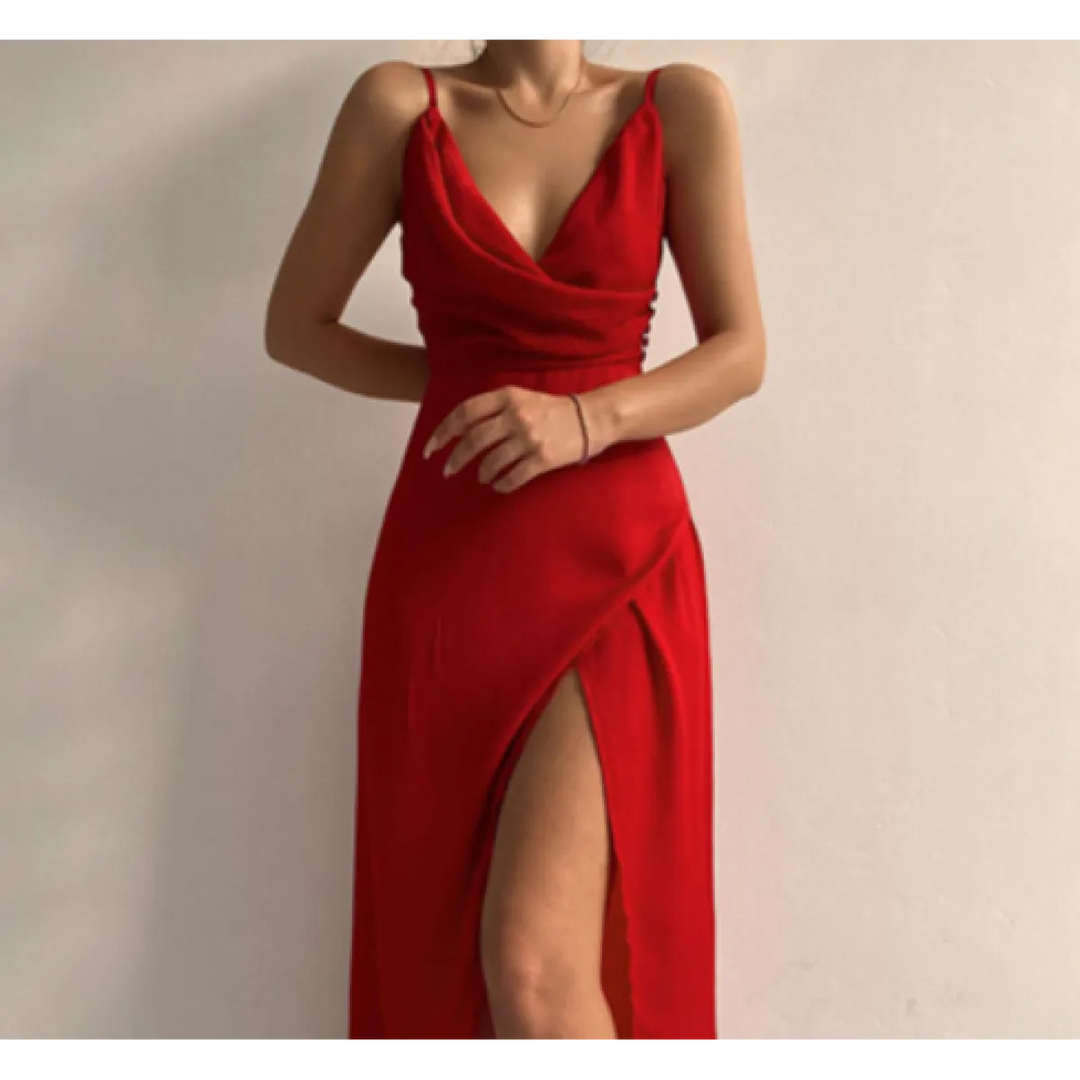 Elegante damesjurk met V-hals, split en fijne spaghettibandjes. Ideaal als strandjurk.