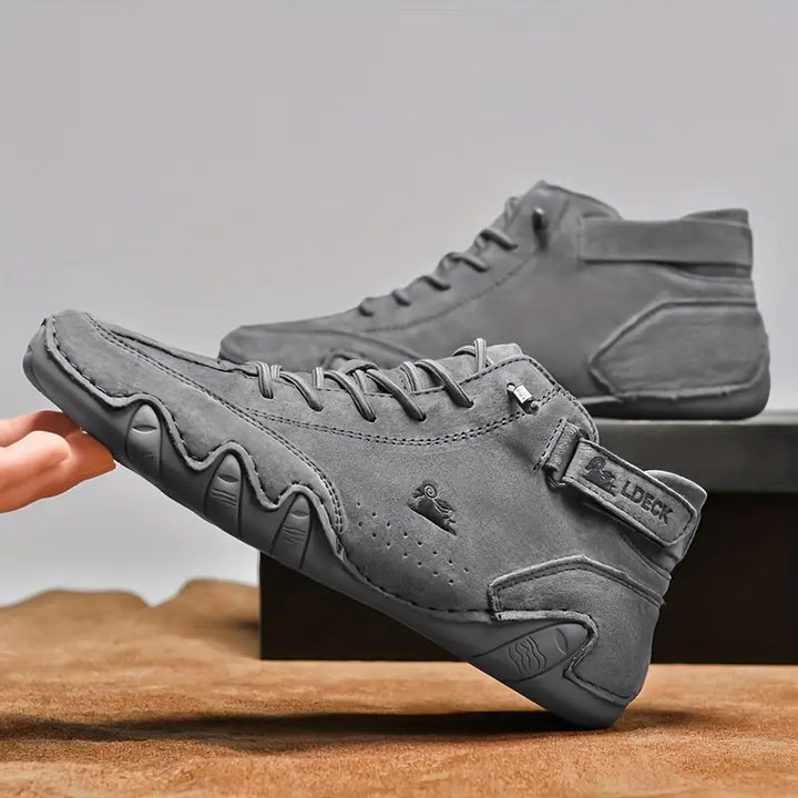 Hoymans Adriel herenschoenen: comfortabel, waterdicht kunstleer en een praktische elastische sluiting.