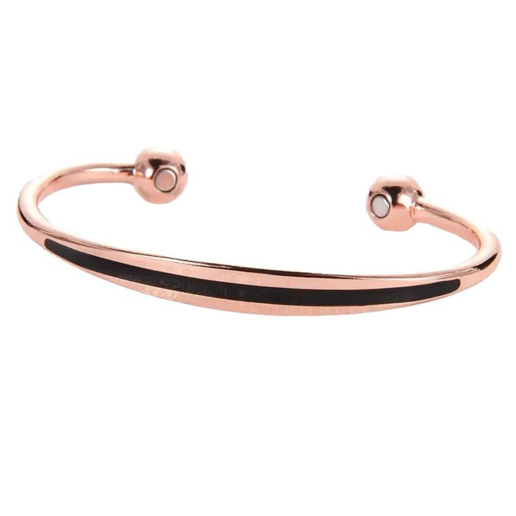 Close-up van de verstelbare dames armband (CJ26) met roségouden schakels en subtiel groen detail; ideaal cadeau.