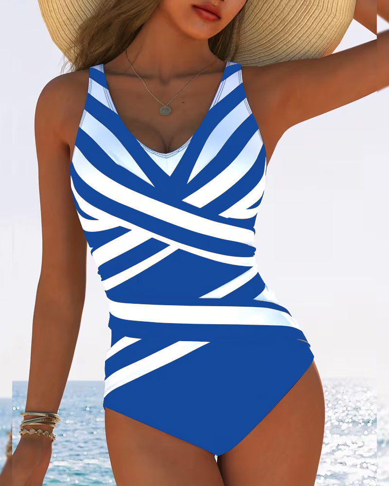 Zomerse zwemkleding: dames stijlvol badpak met V-hals, perfect voor zwembad en strand.