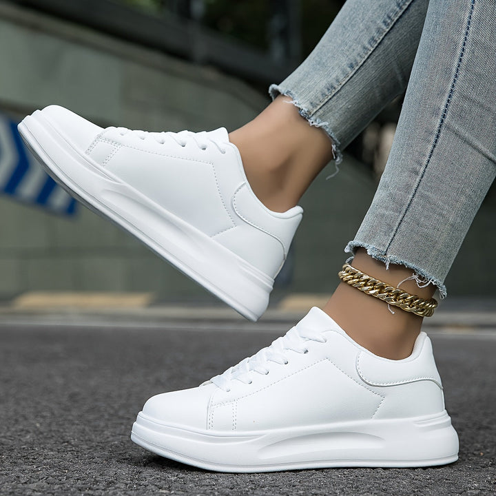 Witte dames sneakers met een comfortabele pasvorm, ideaal voor lange wandelingen.