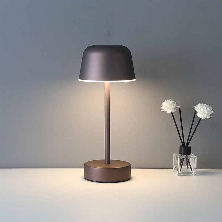 Batterij-aangedreven LumiGlow tafellamp, dimbaar LED licht voor flexibele en moderne decoratie.