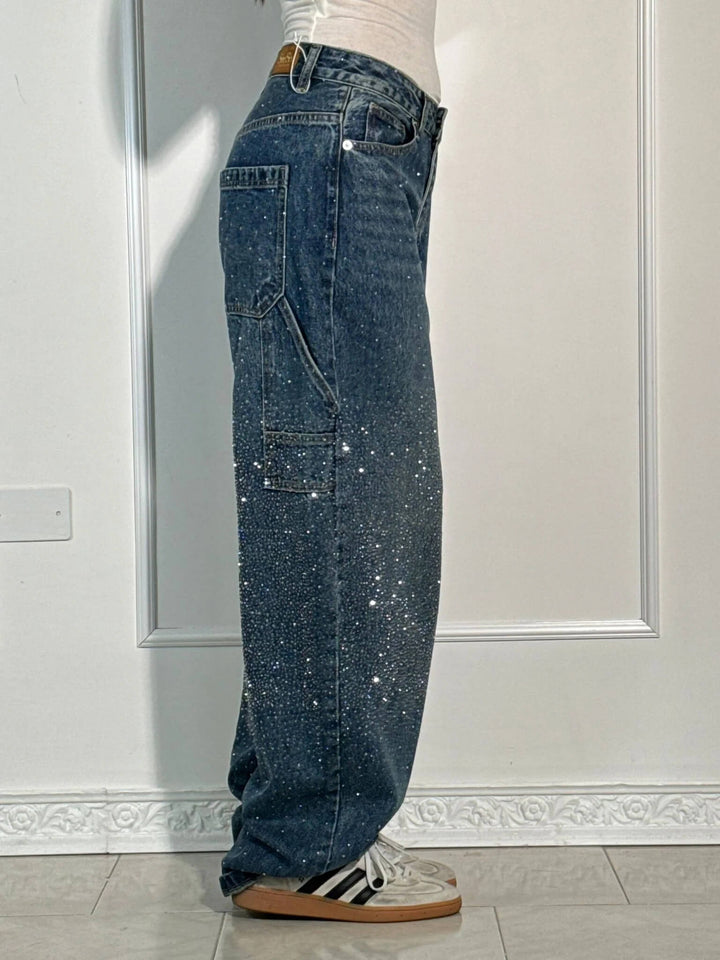 Trendy dames jeans met wijde pijpen en sprankelende rhinestones. Perfect voor streetwear.