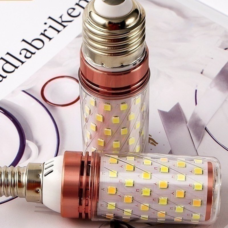 Compacte energiezuinige LED lamp. Perfecte huisverlichting met lange levensduur en aangenaam warm licht.