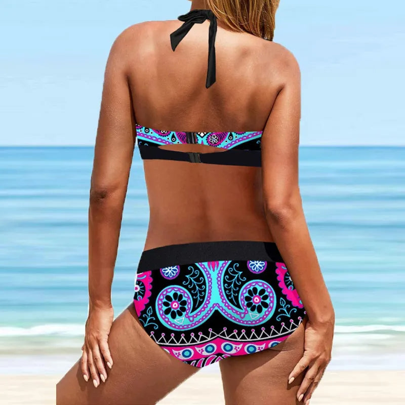 Modieuze plus-size dames bikini, trendy design en comfortabele pasvorm voor strand en zwembad.