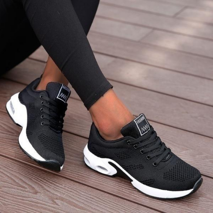 Sportieve dames orthopedische instappers met lichtgewicht design en ademend mesh voor snel aantrekken en comfort.