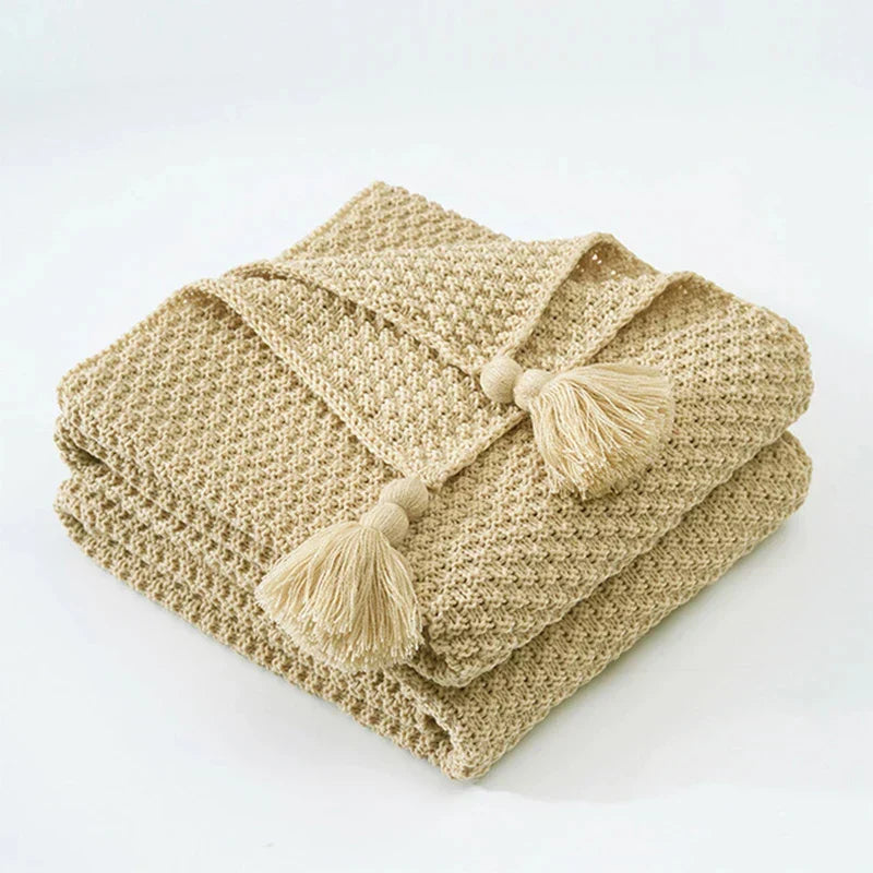 Dikke gebreide wollen deken met kwastjes van NordicCozy, ultiem comfort en warmte voor de winter.