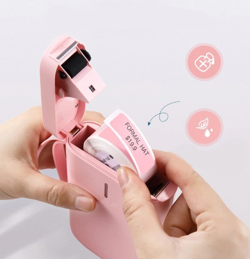 Mobiele Bluetooth labelprinter die via een app verbinding maakt met een smartphone voor eenvoudige creatie.