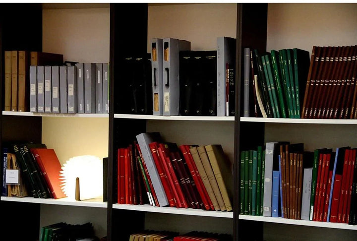 Handige clip-on LED boeklamp; flexibele leeslamp die stevig aan boeken of oppervlakken klemt.