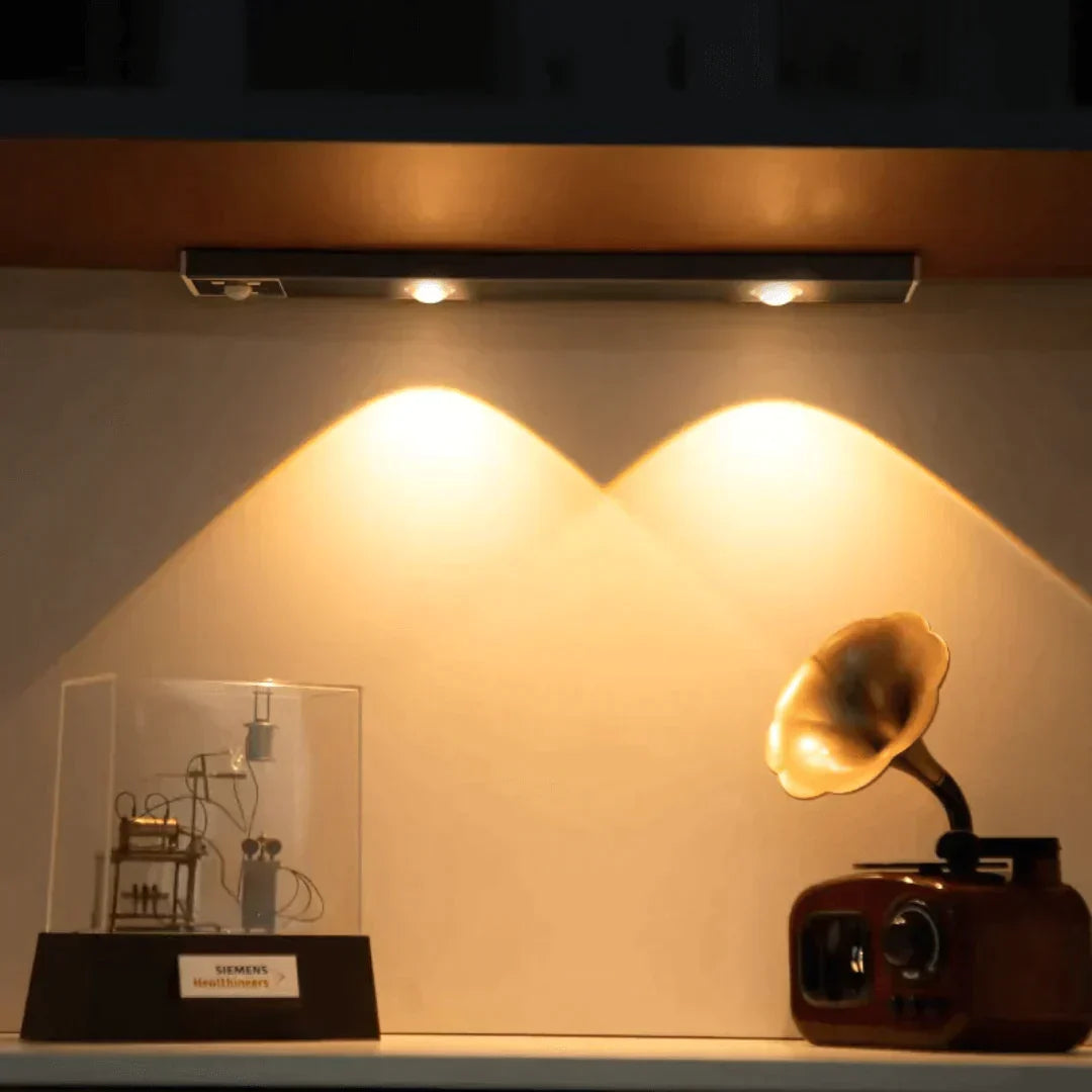 Praktische draadloze LED nachtlamp met bewegingssensor; automatische verlichting voor extra veiligheid en comfort.