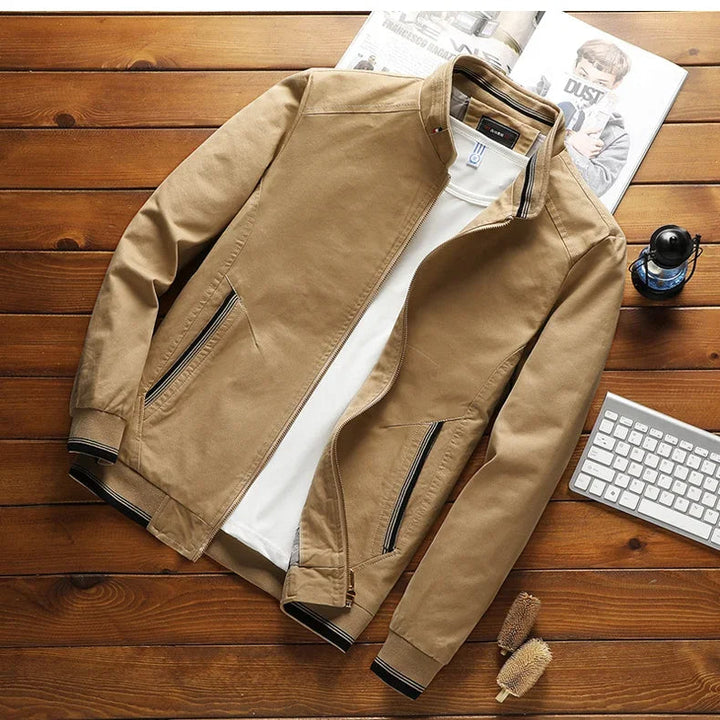 Modern heren katoenen bomberjack. Hoogwaardige kwaliteit voor een stijlvolle en comfortabele look, geschikt voor dagelijks gebruik.