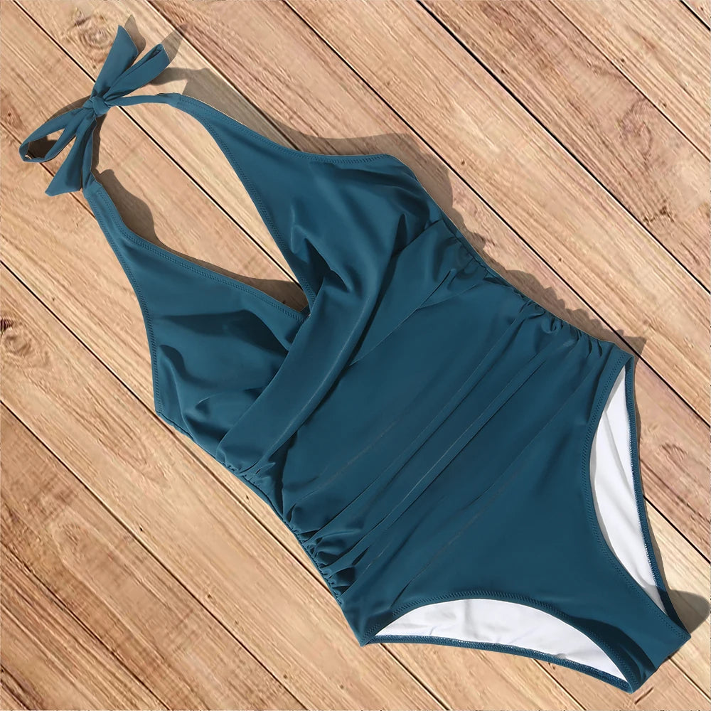 Badpak met push-up cups en een opvallende open rug, comfortabele strandkleding.