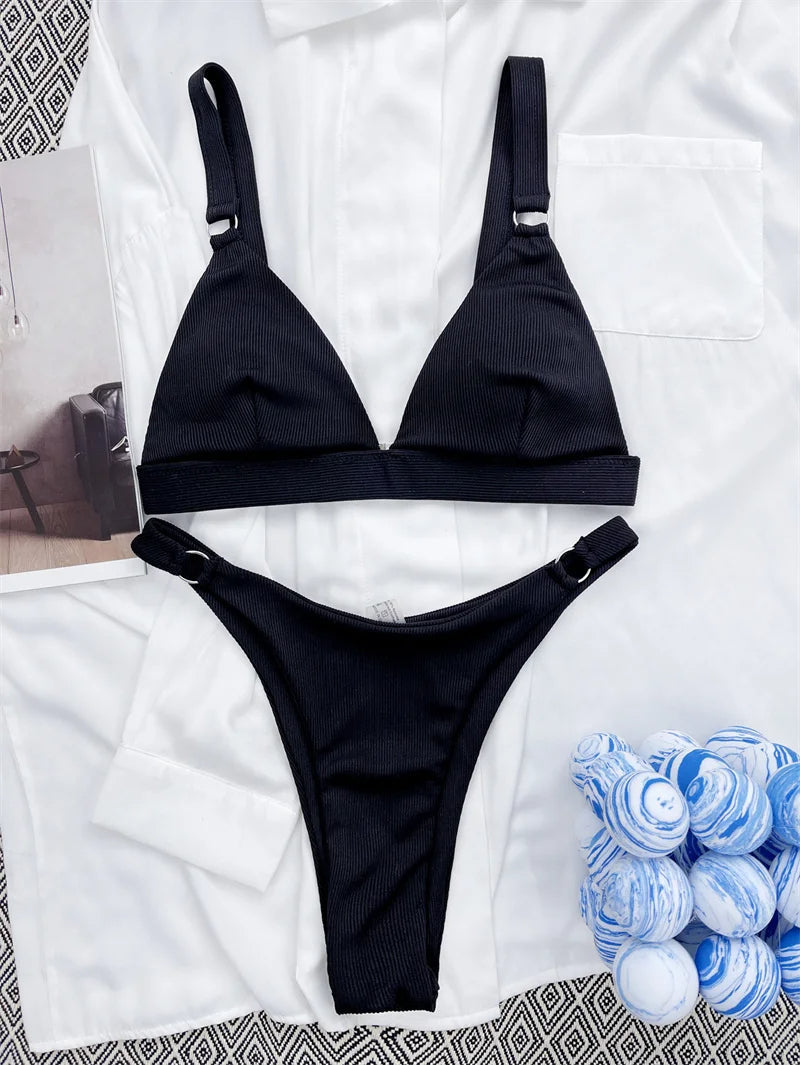Dames Vera bikini in Braziliaanse stijl, push-up top en ring details voor een chique strandlook.