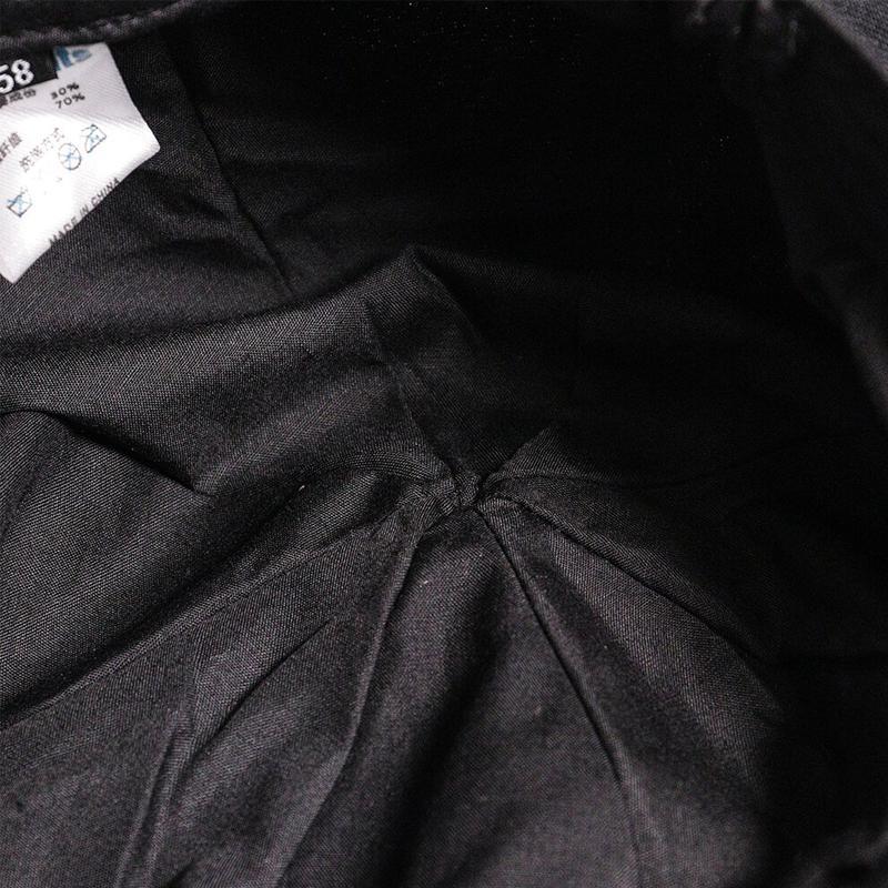 Zwarte heren vintage baret, klassieke retro flatcap pet als mode accessoire.
