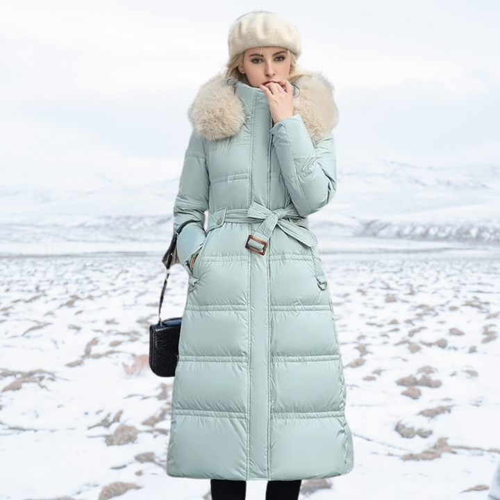 Nieuwe luxe dames winterjas, trendy en warm, met zachte bontkraag. Essentiële bovenkleding.