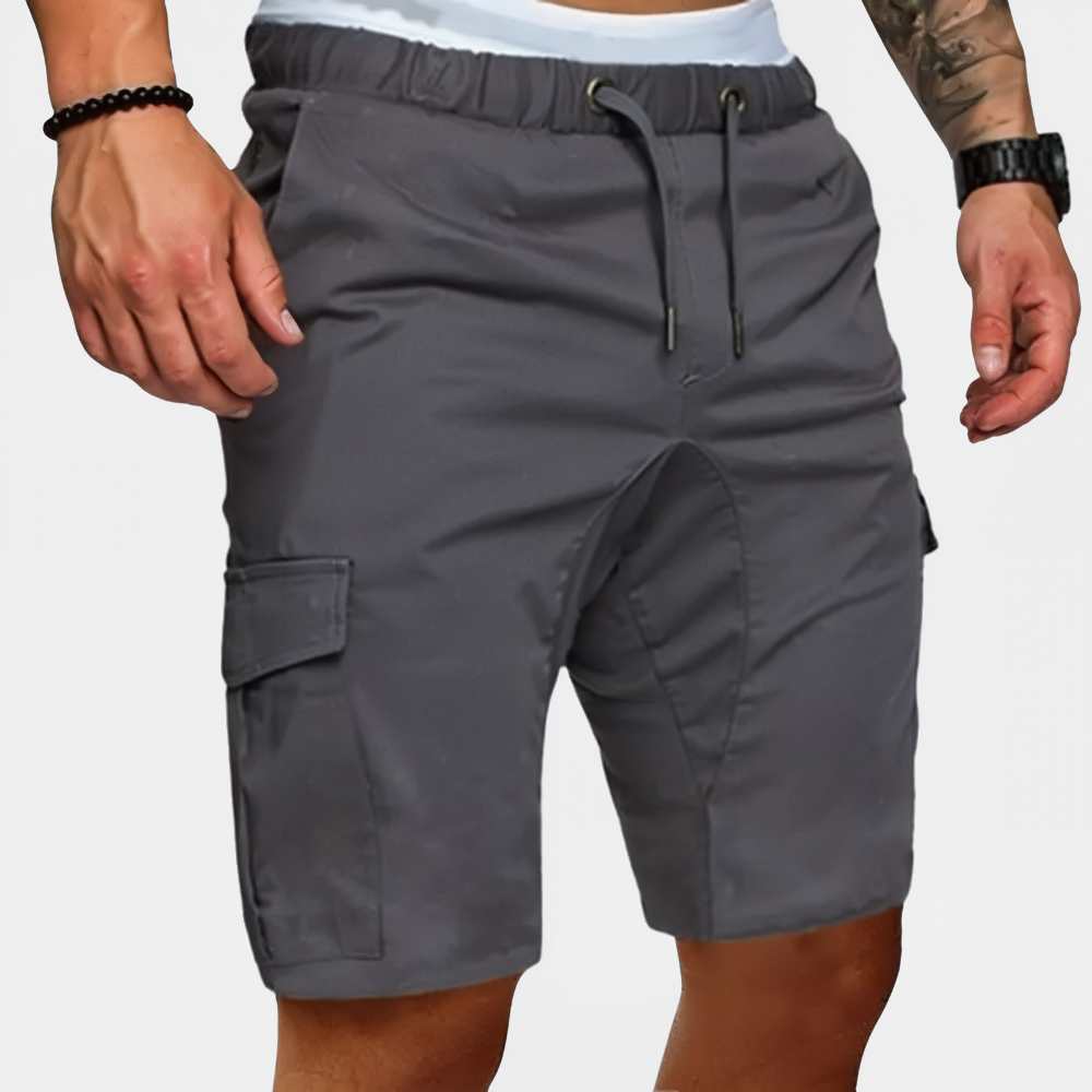 Man draagt ademende Hoymans hardloopshorts tijdens training. Optimale bewegingsvrijheid.