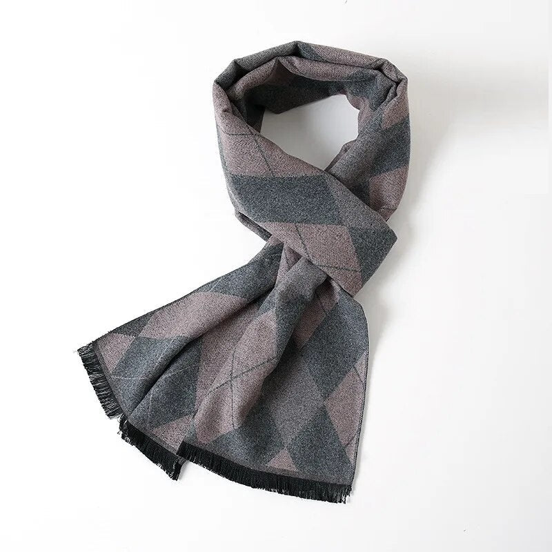 Heren winter sjaal van zacht kasjmier, met stijlvol ruitpatroon voor warmte.