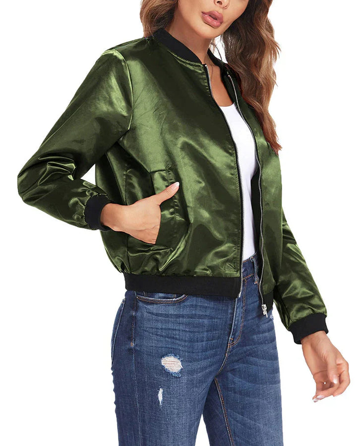 Groene dames bomberjas, comfortabel en lichtgewicht, een trendy mode-statement.