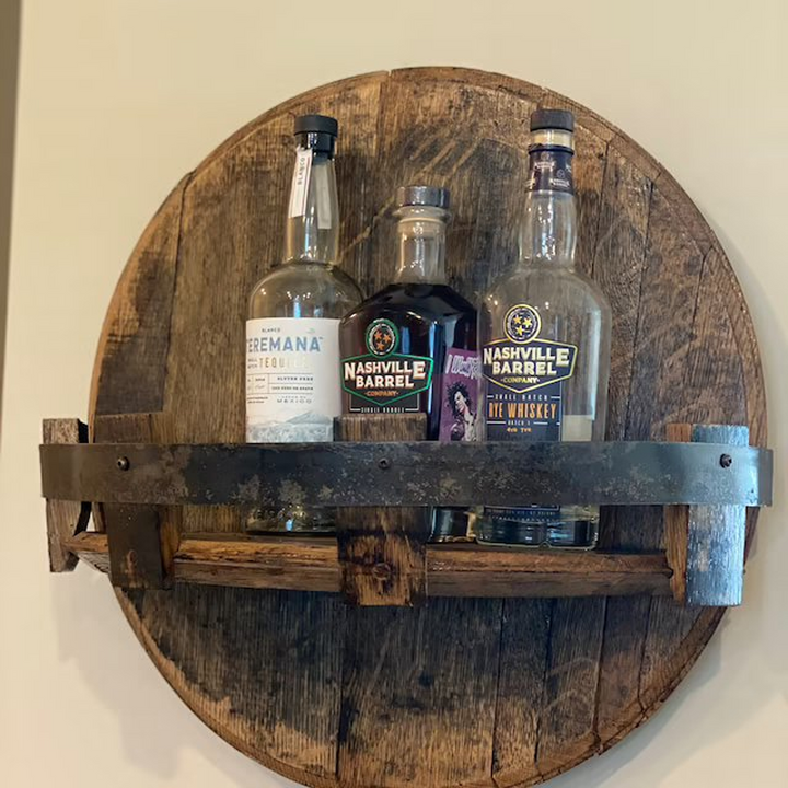 Decoratief eikenhouten whiskey rek, perfecte flessenhouder van een bourbonvat voor je verzameling.