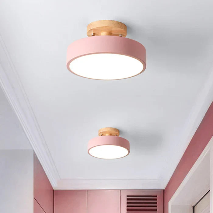 NordWood design plafondlamp, strakke houten en metalen behuizing, geeft heldere energiezuinige LED verlichting.