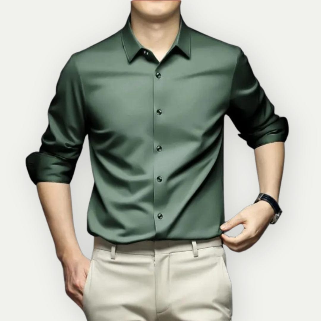 Zwart kreukvrij herenoverhemd slim fit, ideaal voor een zakelijke of formele look.