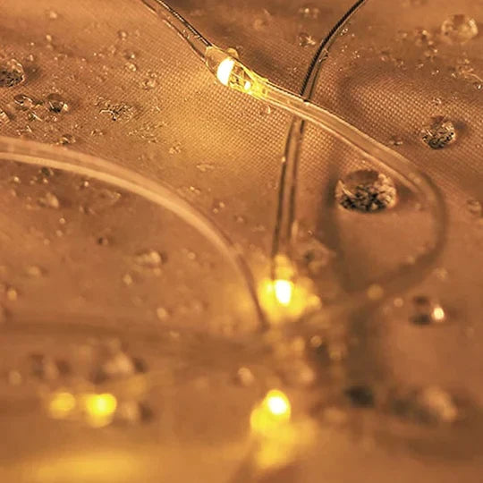 Innovatieve oprolbare LED buitenlamp, waterdicht en oplaadbaar, met geïntegreerde powerbank.