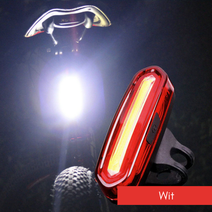 Compact universeel LED fietsachterlicht. Afneembaar, oplaadbaar via USB voor fietsveiligheid in het donker.