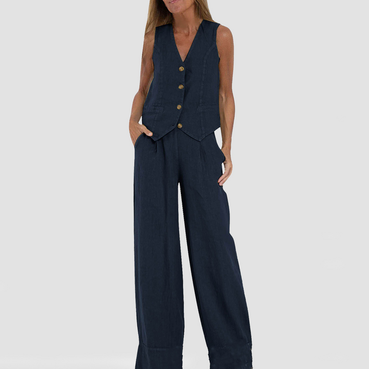 Casual en elegante dames zomerset: mouwloos vest met losse broek. Modieus en comfortabel voor diverse gelegenheden.
