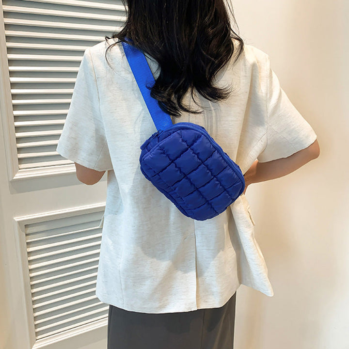 Elegant en functioneel: de puffer crossbody tas, een waterafstotende nylon schoudertas voor vrouwen.