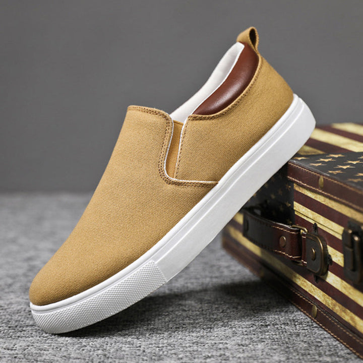 Grijze canvas heren slip-ons, ademend en lichtgewicht, ideaal voor de zomerse casual stijl.