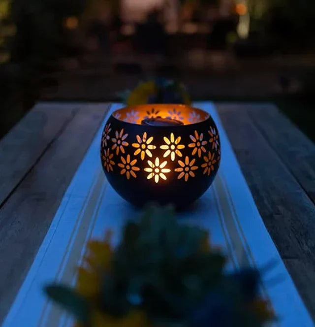 Bloemenpatroon waxbrander lamp als nachtlampje, voor een ontspannen sfeer en heerlijke geuren.