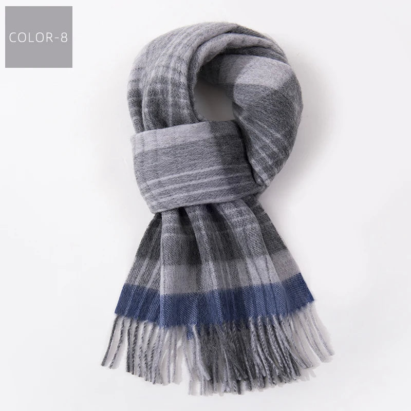 Moderne geruite herensjaal die warmte en stijl toevoegt. Een chic winteraccessoire voor mannen.