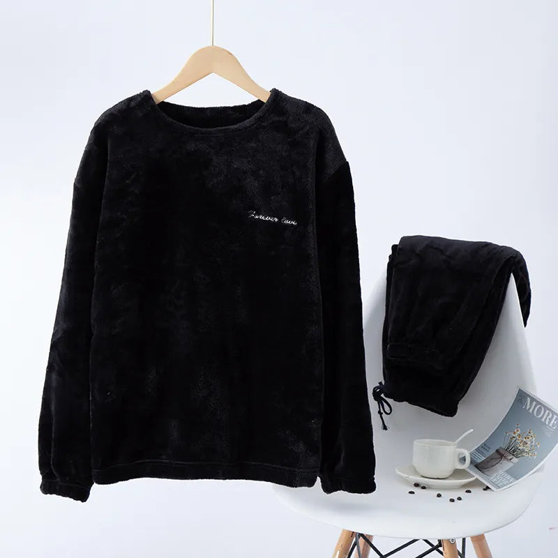 Warme heren winterpyjama set, comfortabele nachtmode voor ontspannen avonden thuis.
