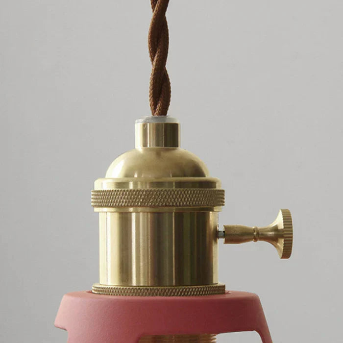 Moderne retro hanglamp met industrieel metaal design. Ideale verlichting voor boven de eettafel.