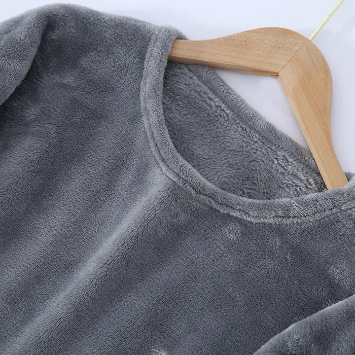 Luxe heren winterpyjama, zachte stof en comfortabel design voor thuis.