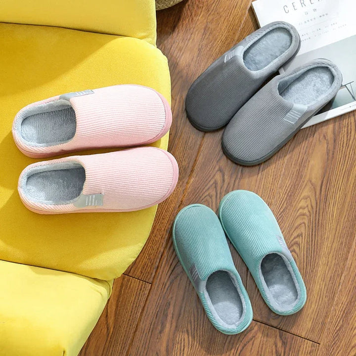 Warme SunStride unisex winterpantoffels van pluche, ideaal als comfortabele huisschoenen.