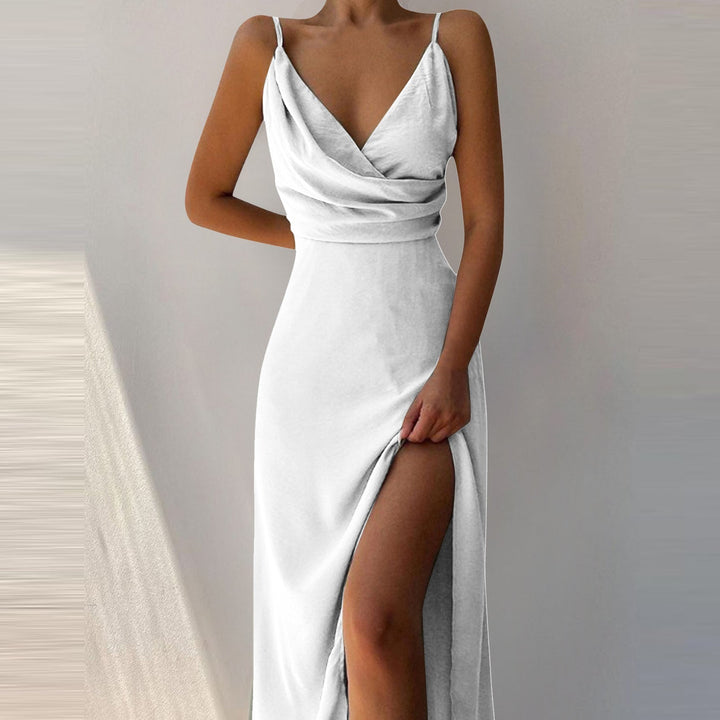 Midi slimfit zomerjurk voor dames, V-hals & split. Modieus en comfortabel met spaghettibandjes.