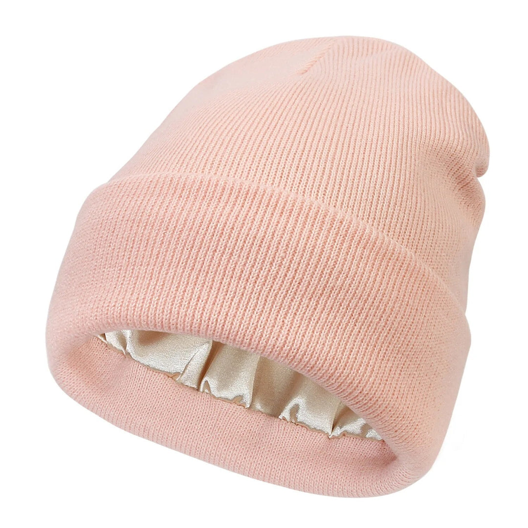 Modieuze zijden muts voor dames, een elegant accessoire dat je haar verzorgt en beschermt.