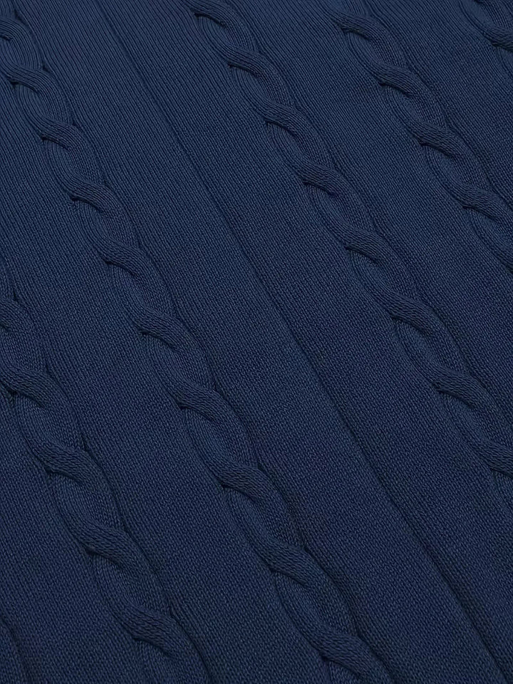 Essentieel heren mouwloos vest, V-hals en verfijnd kabelpatroon, voor een complete garderobe.